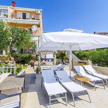 Apartamento Nives Trogir