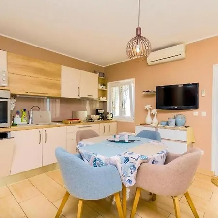 Nives Apartamento Trogir