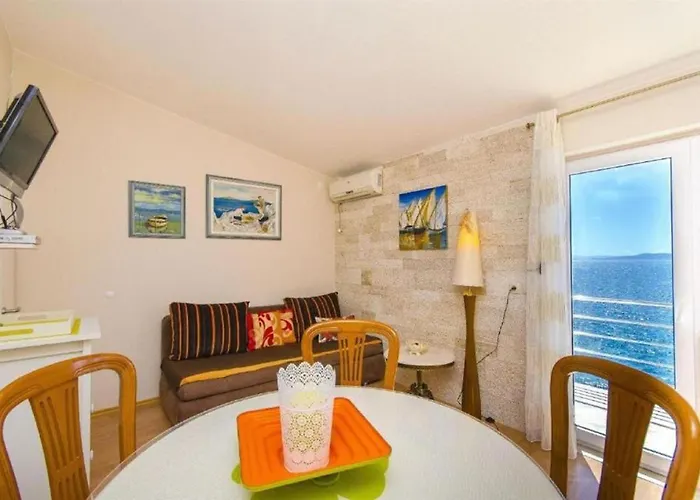 Nives דירה טרוגיר