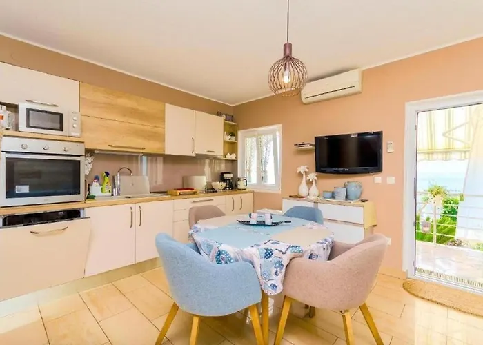 Nives דירה טרוגיר